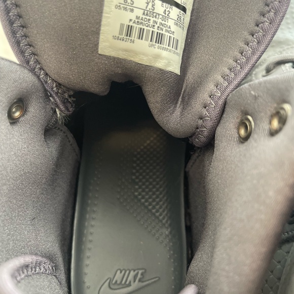 Nike - Picture 8 of 11